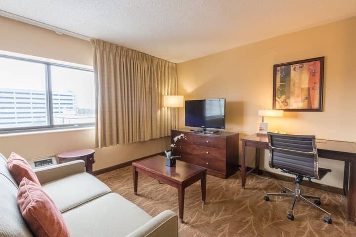 Room 32 of 49